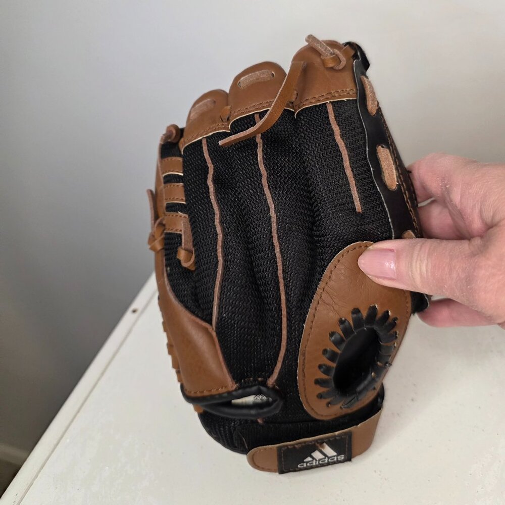 Adidas Eazy Close Synthetic Leather Kids Baseball Glove
